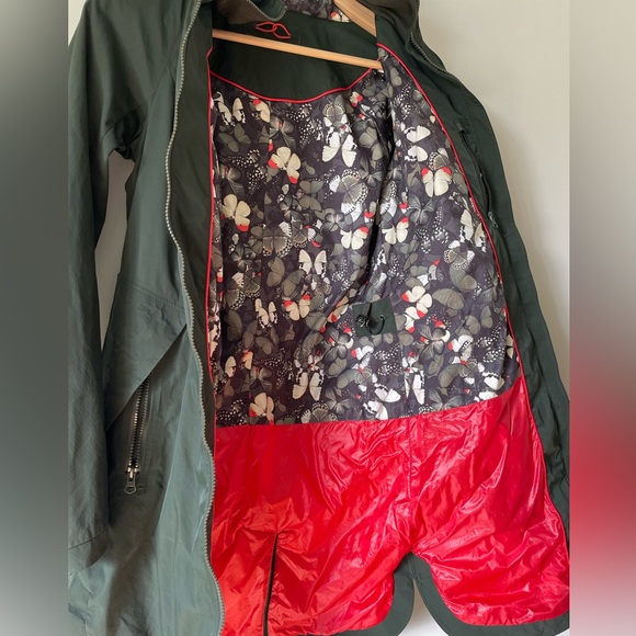 Definitely Raining Jacket - Picture 3 of 7